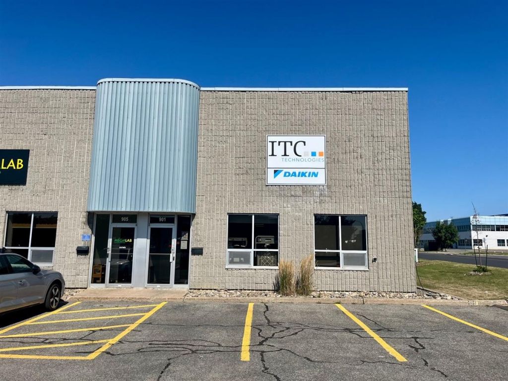 Industrial space for lease - 901 Rue Michelin
