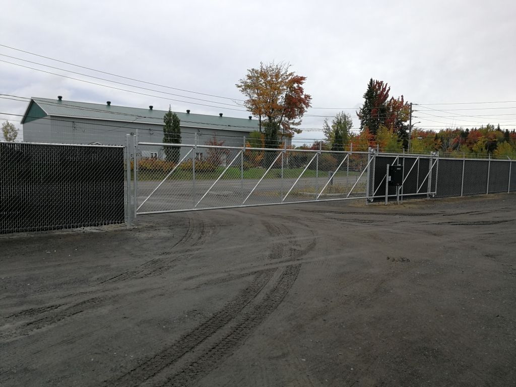 Industrial space 300 sq ft + Parking available