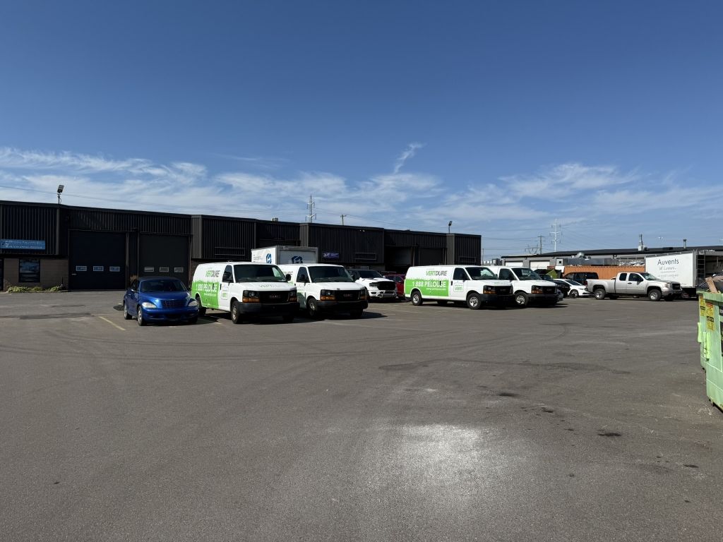 Espace complet de bureaux et entrept  Parc industriel Cardinal