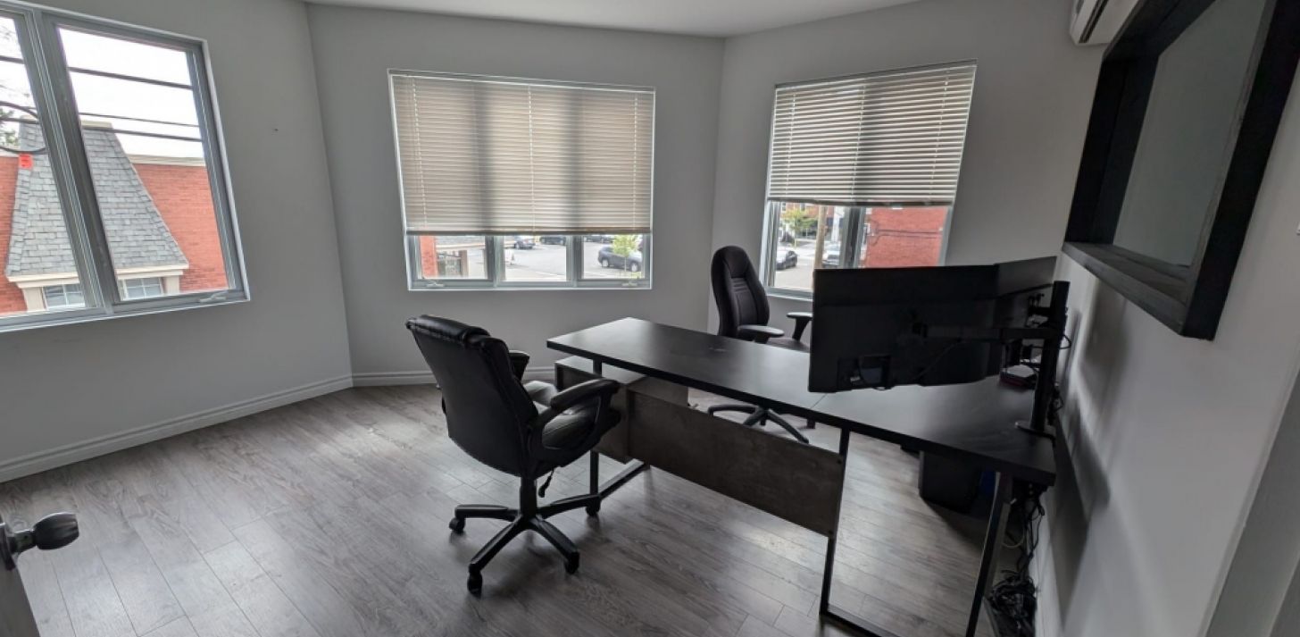 Espace de bureau 1740 pc à sous-louer à Magog - À louer