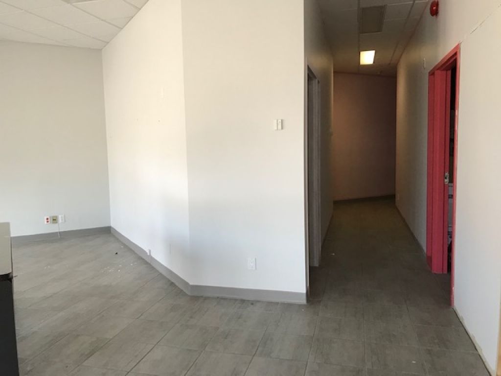 COMMERCIAL SPACE FOR RENT IN JONQUIRE - FROM 800 SQ. FT.