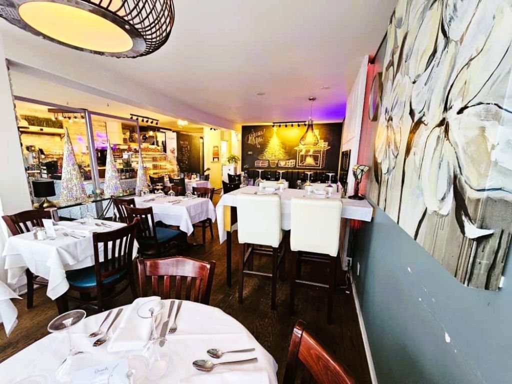 Superb turnkey and well-established caf in La Prairie