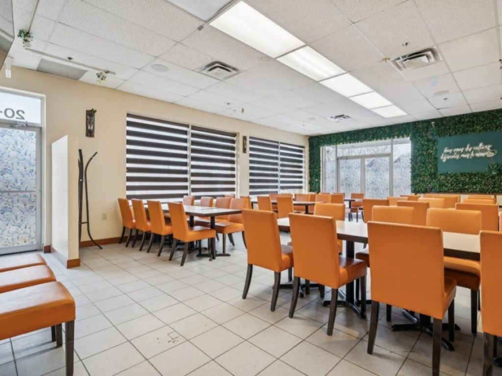 Restaurant tout �quip� avec terrasse � vendre Boucherville