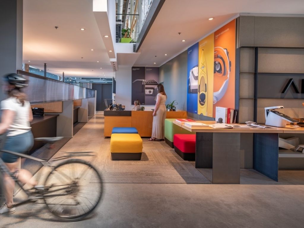 Technopôle Angus     Magnifique espace partagé de 2522 pi ca