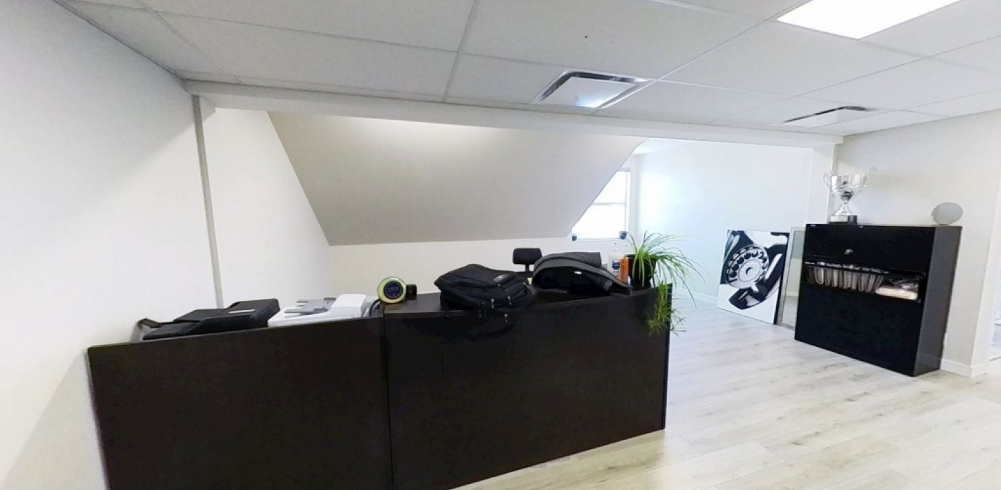 ESPACE À BUREAUX - SHANNON - À louer