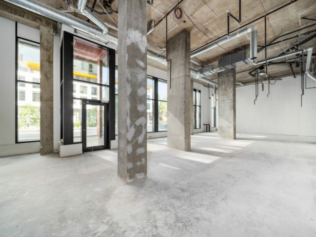 Corner retail space for rent in Quartier des spectacles
