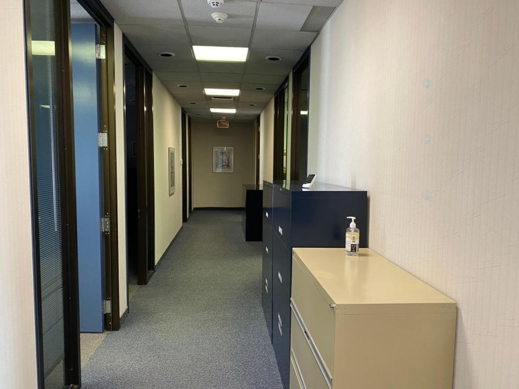 Grands bureaux � l'�tage 3300 pc St-J�r�me Lafontaine