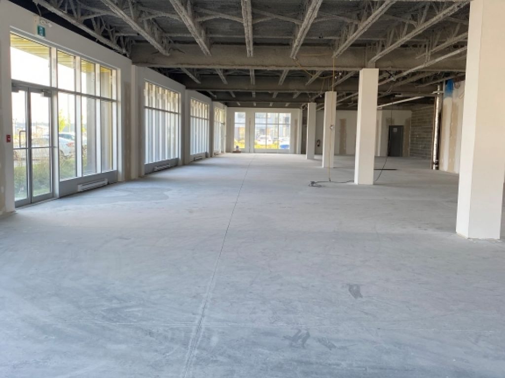 ESPACES COMMERCIALS/BUREAUX/INDUSTRIELS LGERS