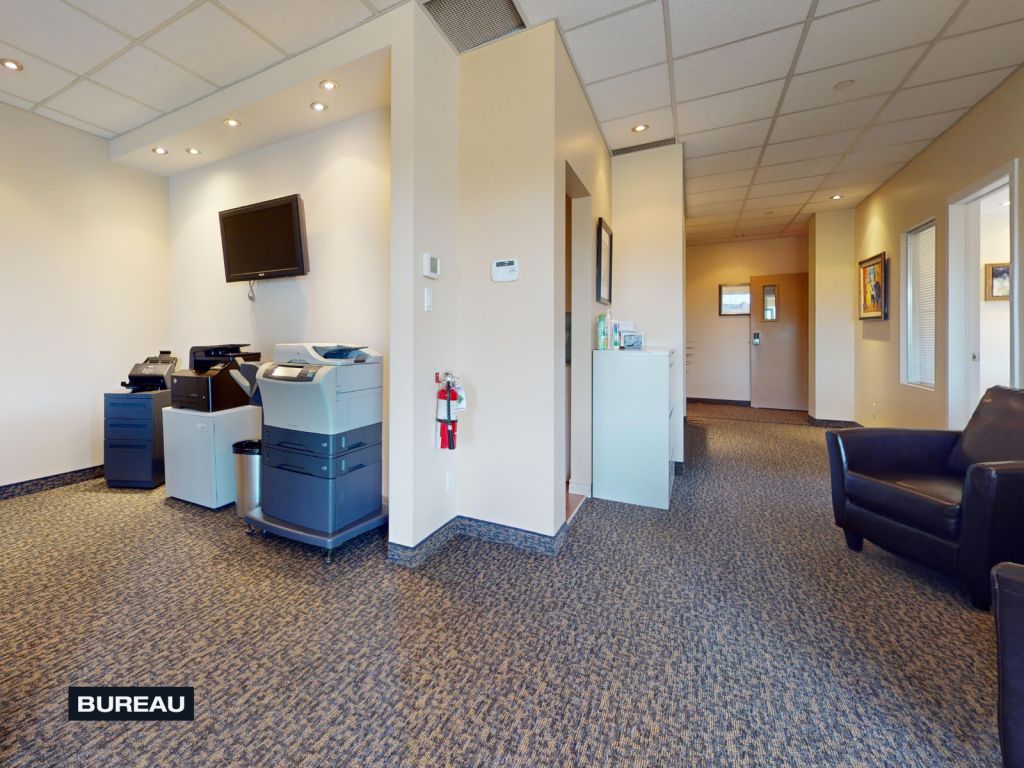 Office space for rent - Laval - 2000 pi2