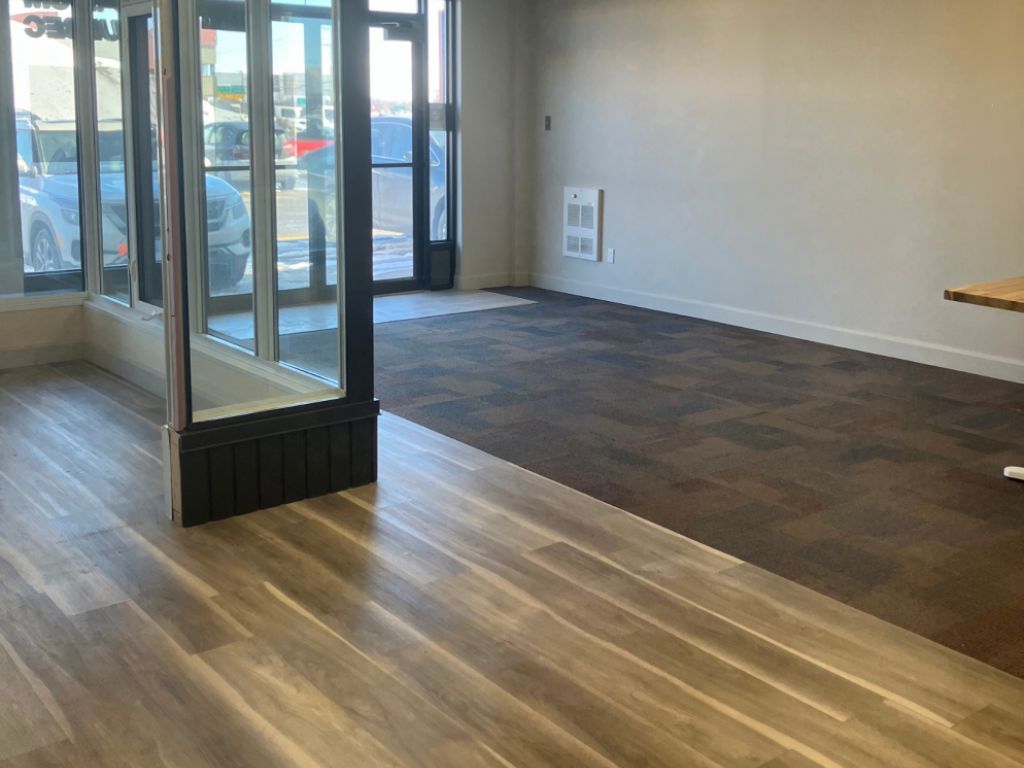 Local Commercial Bouvier-Lebourgneuf-Quebec 900pi2