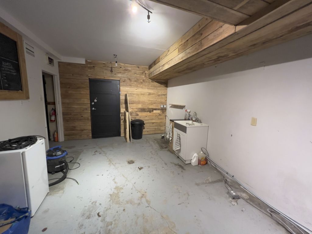SPACE FOR RENT (ROSEMONT-PETITE-PATRIE)