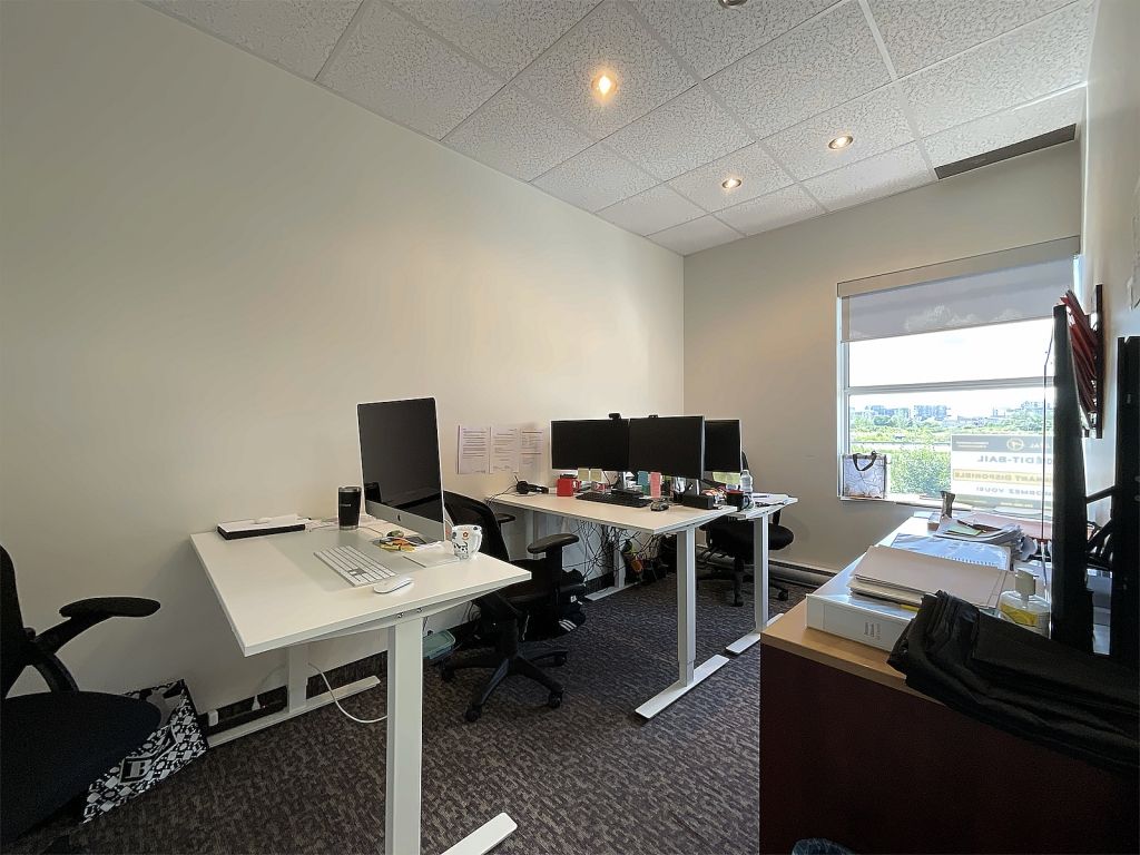 OFFICE SPACE FOR RENT 1000 sqft. - LAVAL