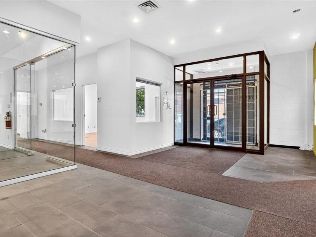 Industrial Building for Sale or Rent � 9700 Rue Clark, Montr�al (Ahuntsic-Cartierville)