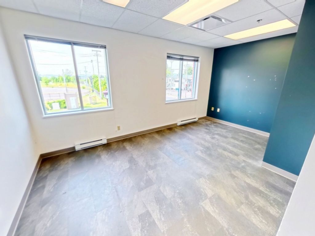 Local de bureau � louer � Vanier � 303, boulevard Pierre-Bertrand, local 208