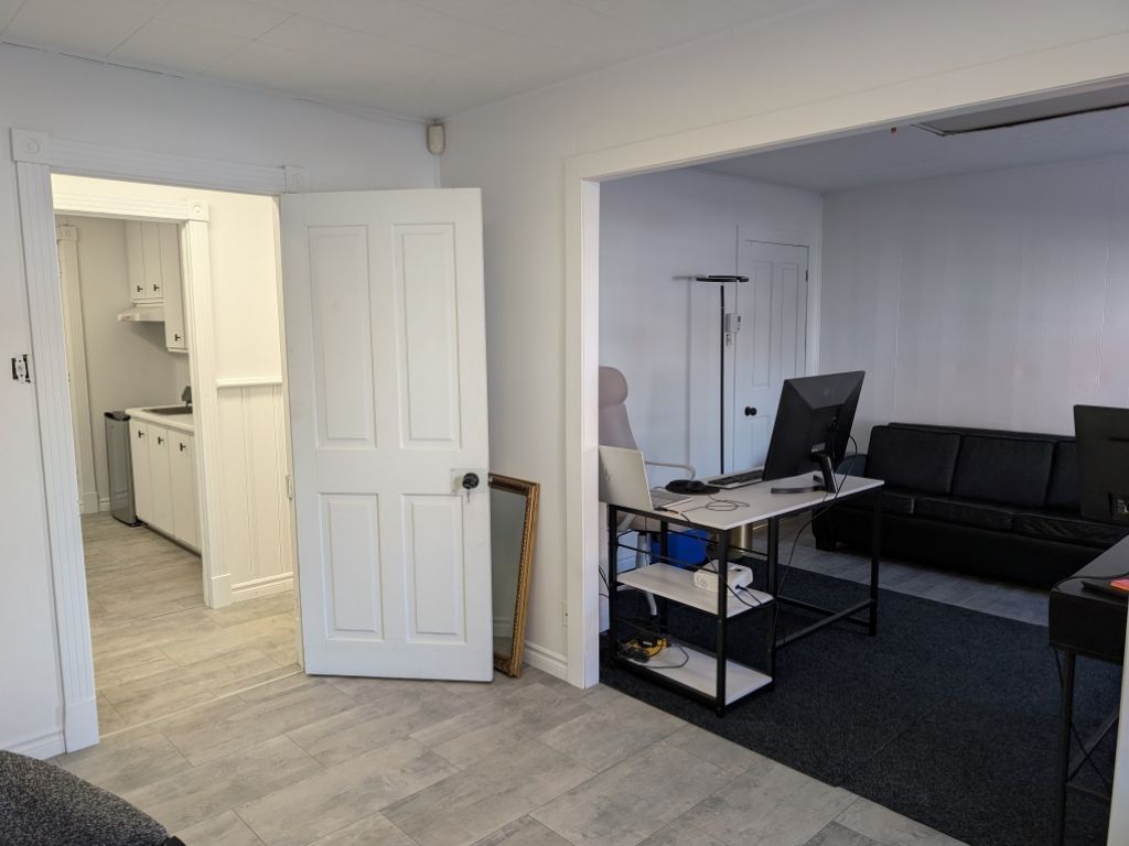 LOCAUX  LOUER ENTREPRENEURS/GESTIONNAIRES/CIE DE SERVICES