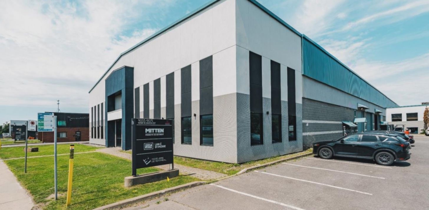 Warehouse for rent of 15,809 square feet with garage doors and crane - For Rent