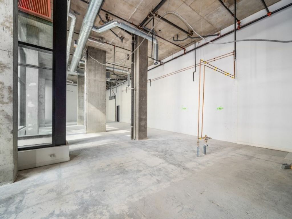 Corner retail space for rent in Quartier des spectacles