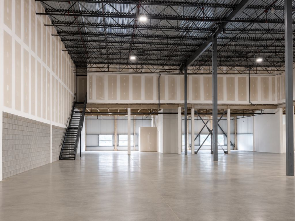 Local industriel � louer de 22 560 PI� | Laval
