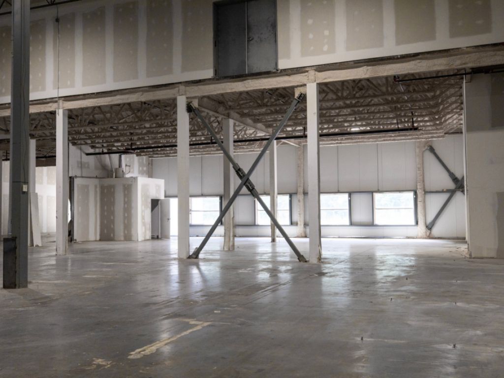 Industrial Space for Rent of 22 560 sq. ft. | | Laval
