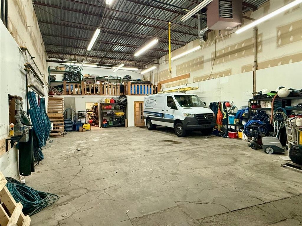 Espace industriel � louer - 1275 Rue Bergar, local A