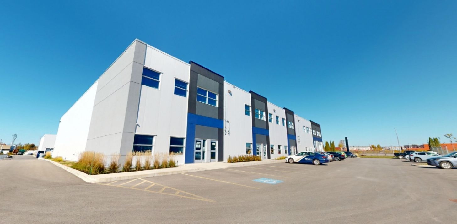 Espace industriel à louer - 5 577 à 12 069 pi2 - Boisbriand - À louer