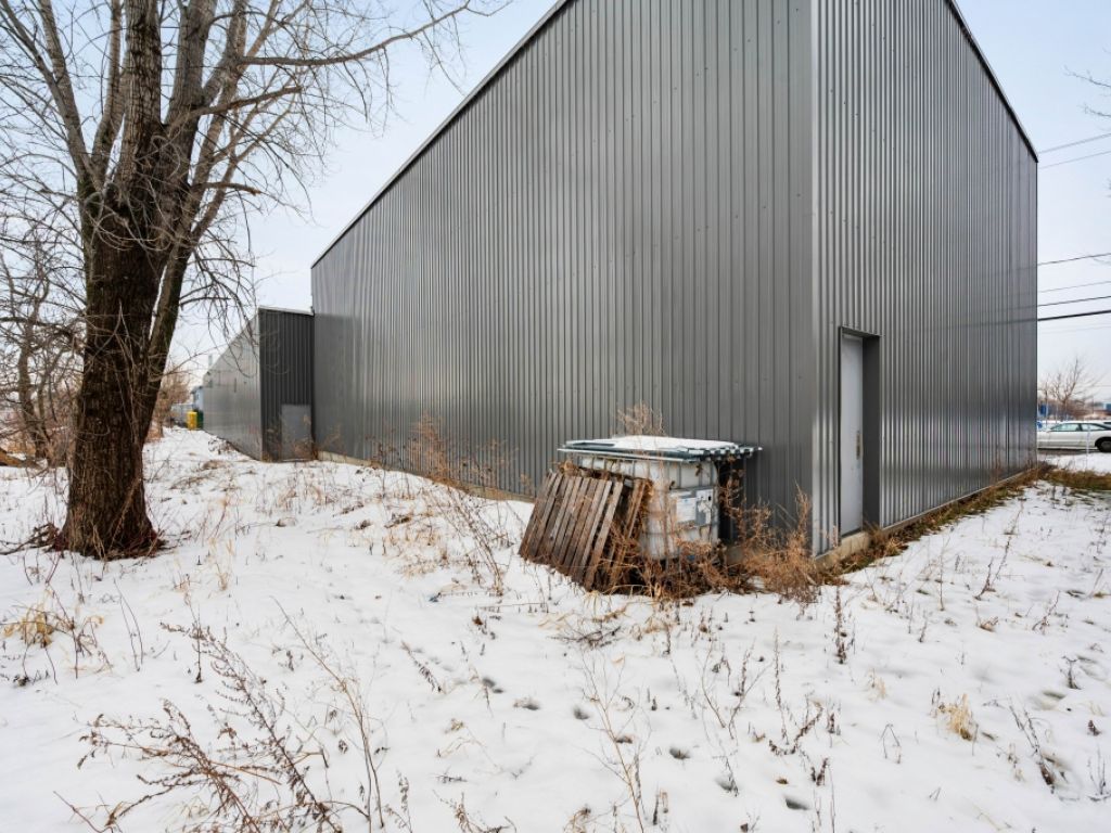 Immeuble industriel (Bureau et entrep�t) � louer St-Hubert