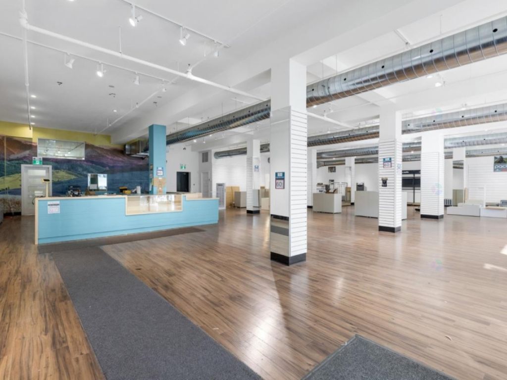 8600 sqft space corner Duluth / St-Laurent Montreal Plateau