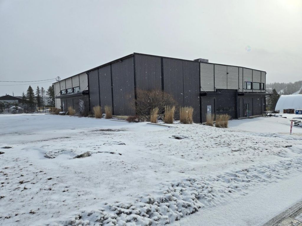 Industrial building + 60 x 70 dome for sale Beauce