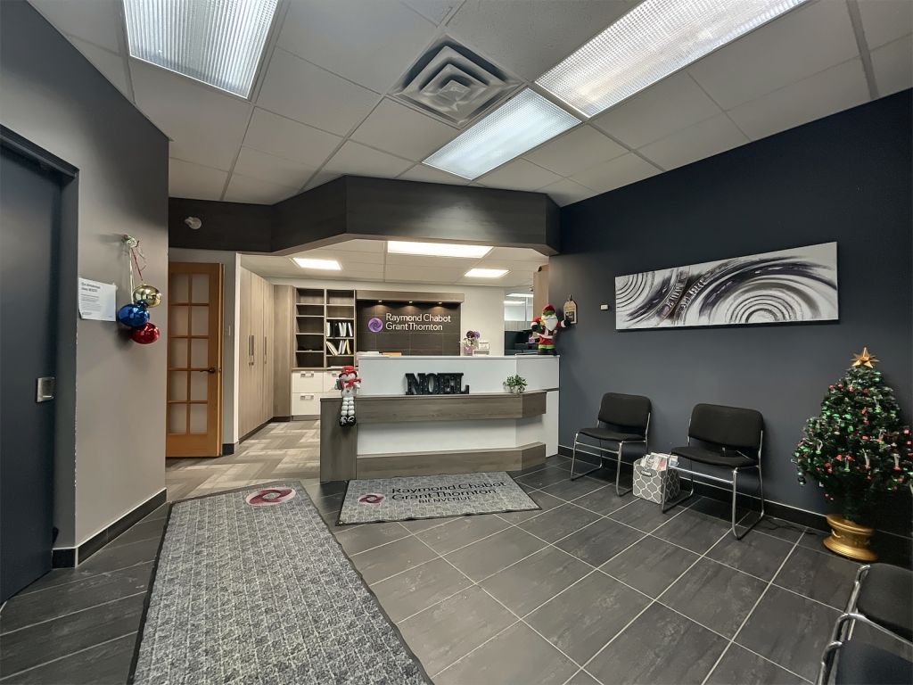 OFFICE SPACE FOR RENT - VERY BUSY 