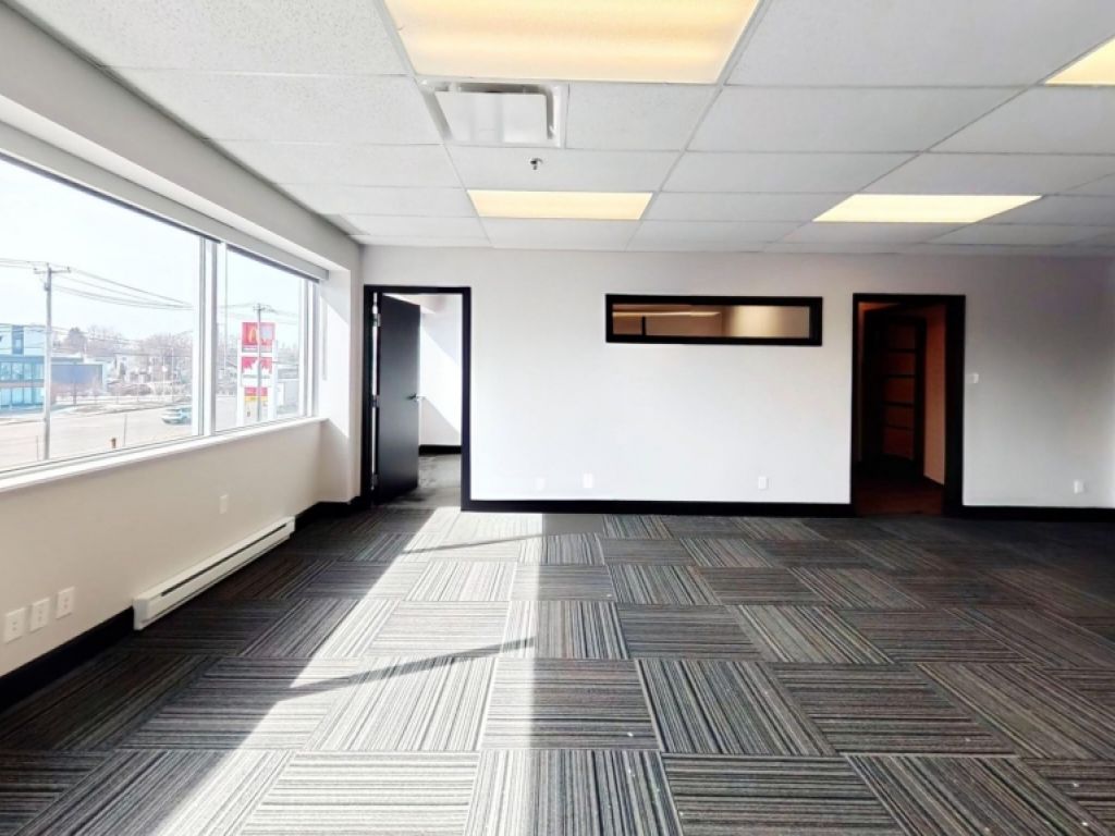 Espace de bureau � louer en 2e �tage � 3700 Hamel - Local 100 � Les Saules