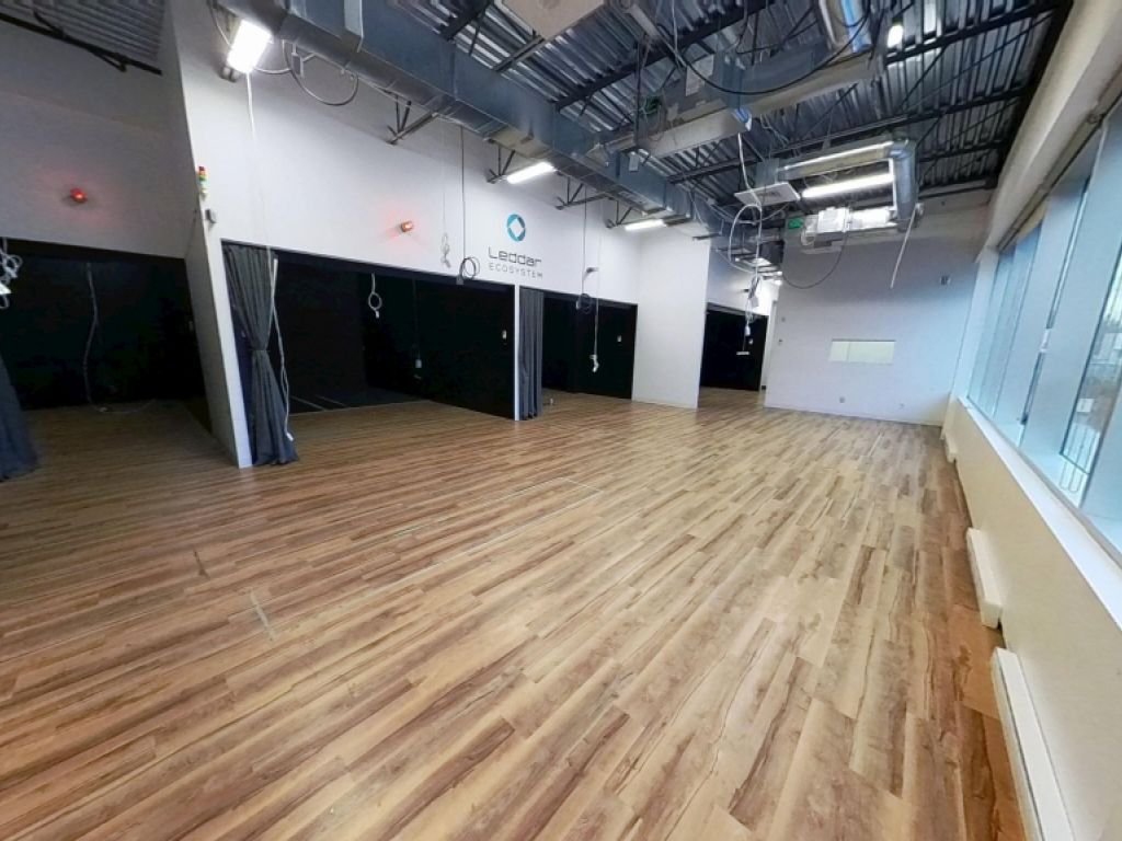 Grand espace commercial avec entrepôt – Québec