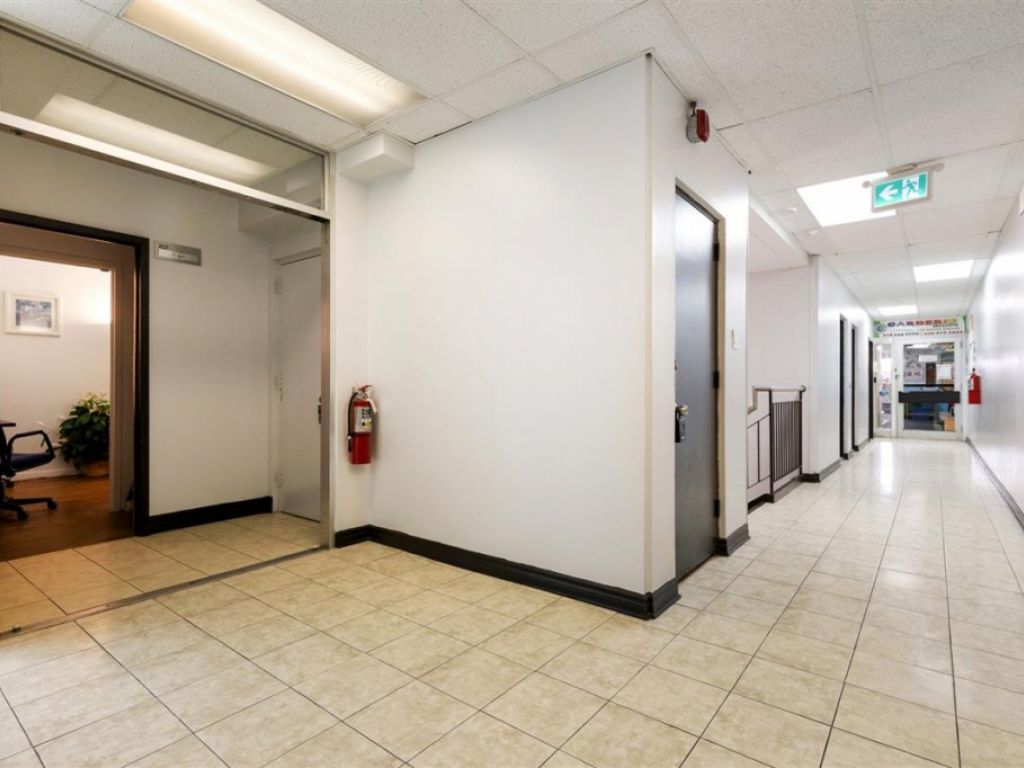 Espace bureau � louer � 68 Boul. Cartier O., local 201, Laval (Laval-des-Rapides)