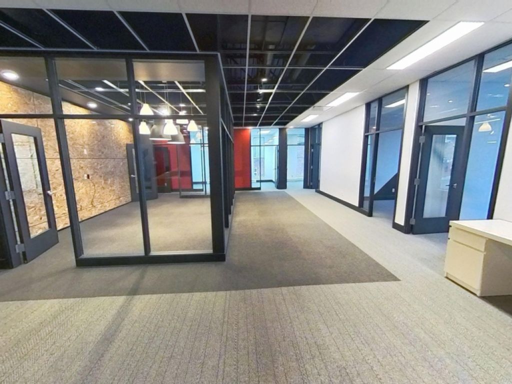 BUREAUX - 305 REN�-L�VESQUE OUEST