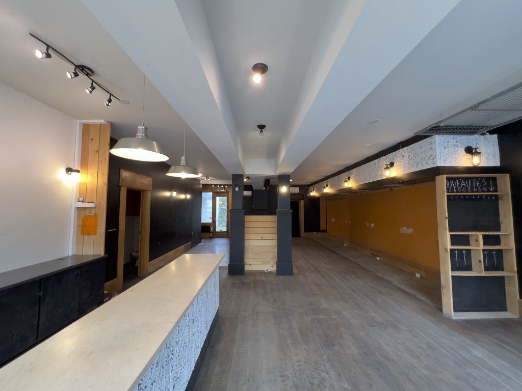 SPACE FOR RENT (ROSEMONT-PETITE-PATRIE)