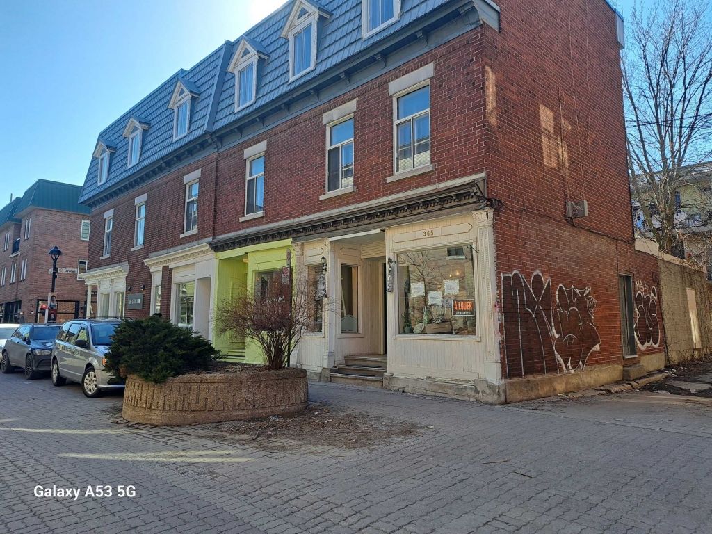 LOCAL COMMERCIAL  LOUER SUR LE PLATEAU MONT-ROYAL