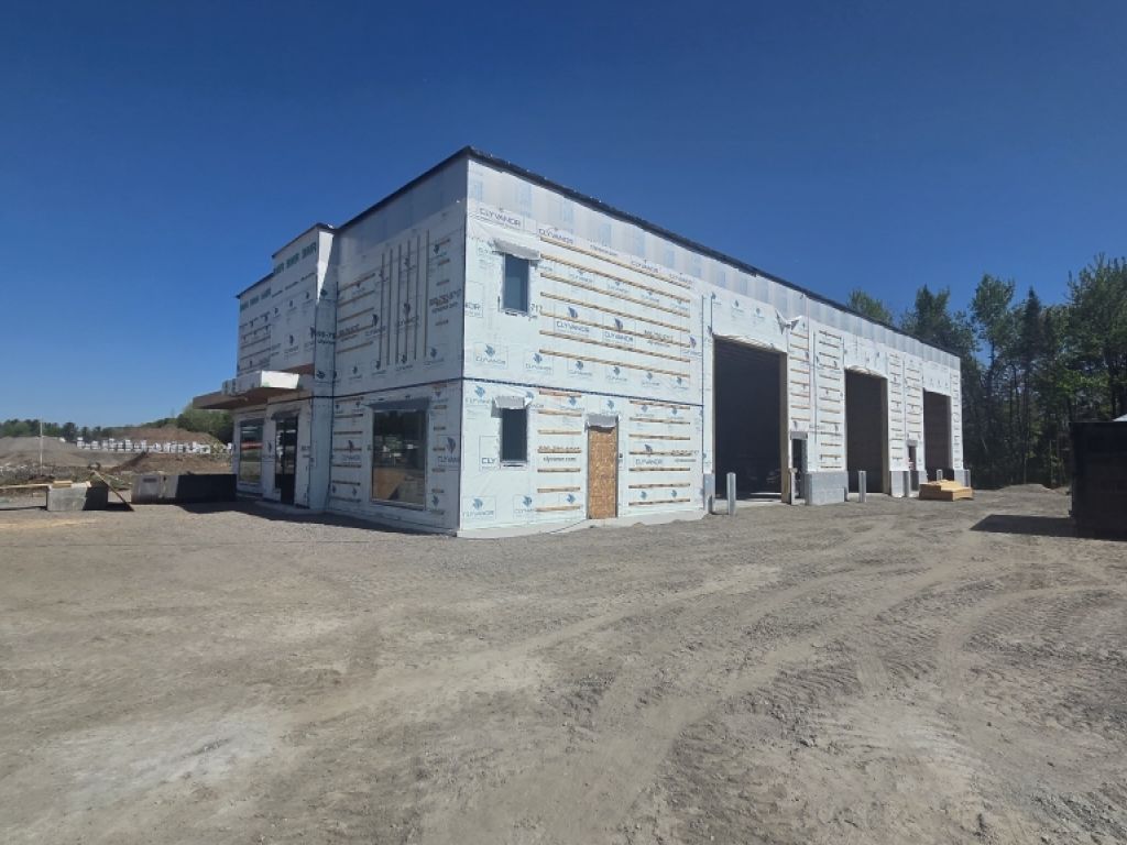 LOCAL INDUSTRIELPONT-ROUGE, QC - 1500PC