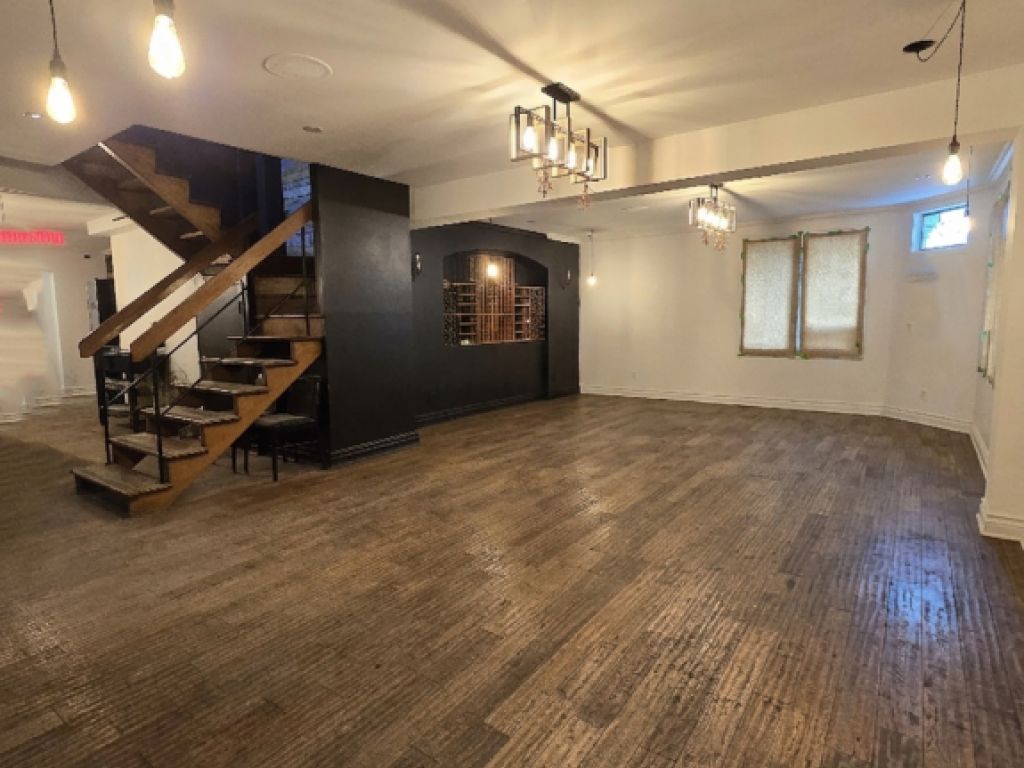Local commercial haut de gamme � louer � 2 000 pi� | Fa�ade NEUVE en cours + Cachet patrimonial | Emplacement de coin ultra‑visible � Ville‑Marie Est (Montr�al)