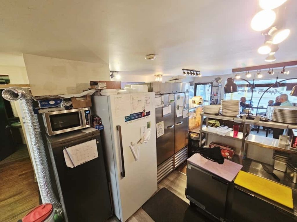 Superb turnkey and well-established caf in La Prairie