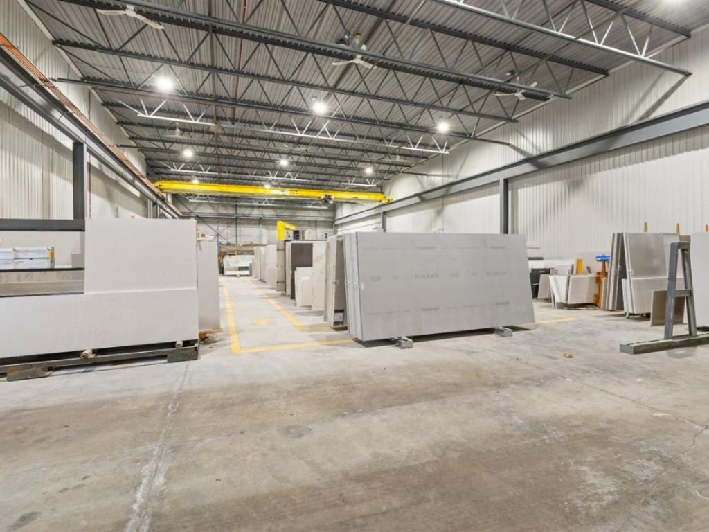 Industrial building for sale