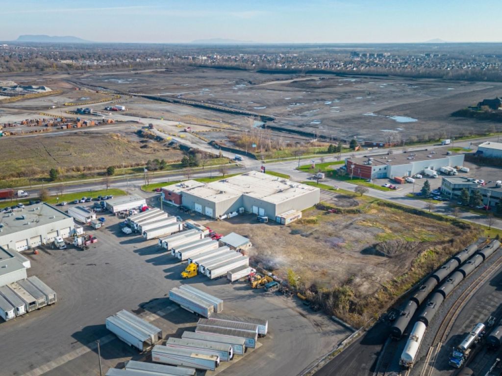 Industrial space to be built 15,000 to 40,000 sqft - La Prairie