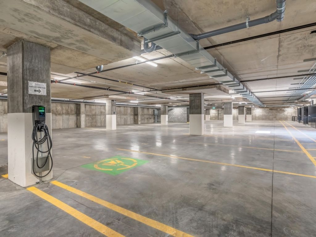 Brand new office space for lease in Mile-Ex