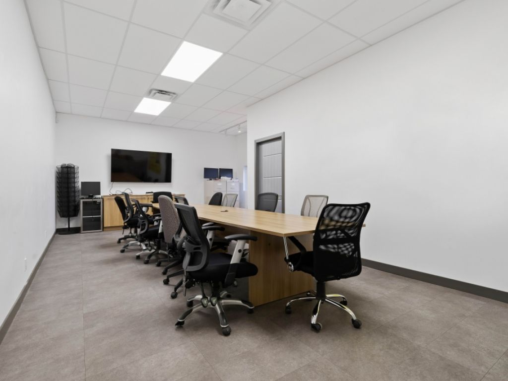 Immeuble comm/ind  vendre, showroom, entrept St-Basile