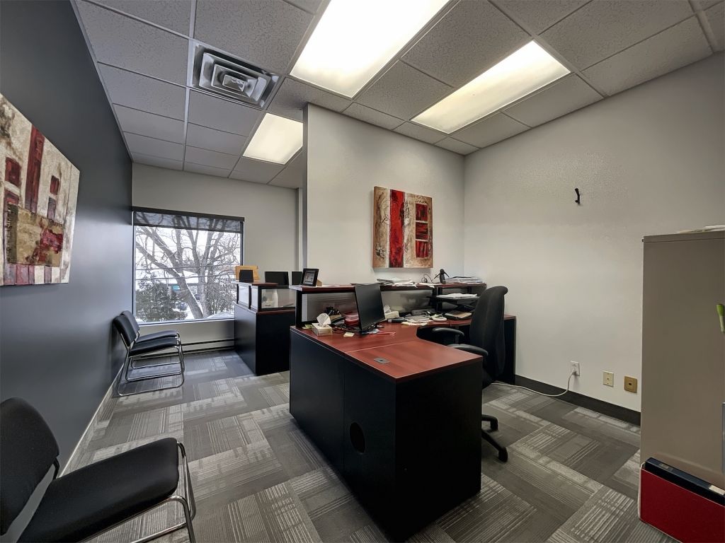 OFFICE SPACE FOR RENT - VERY BUSY 