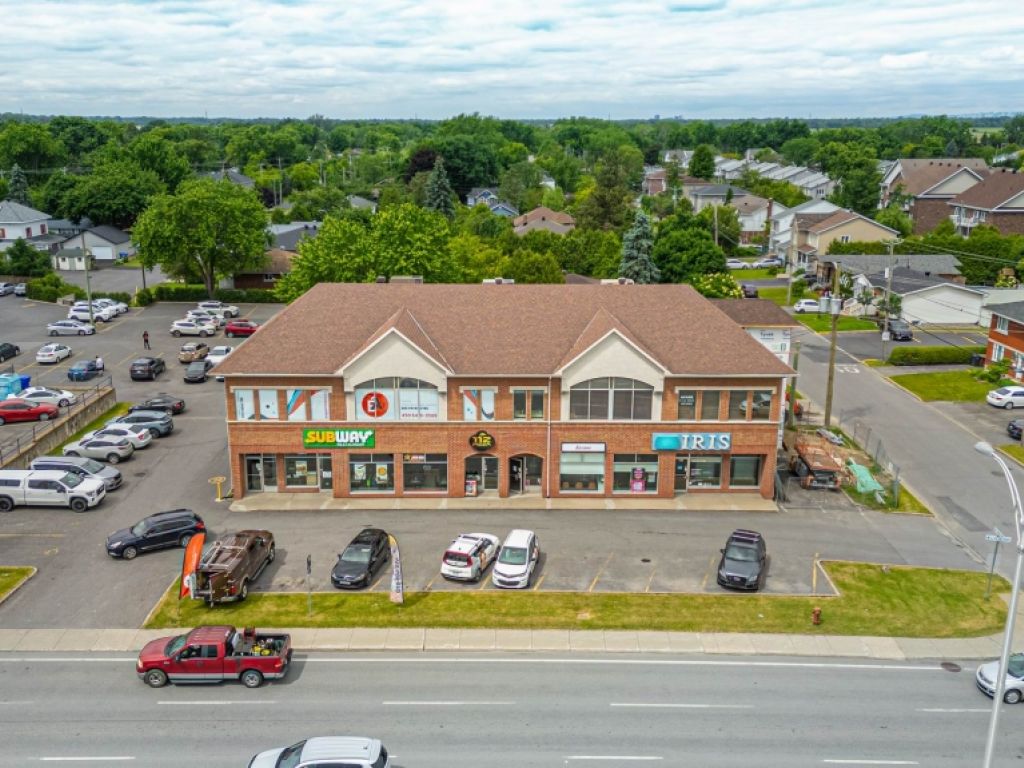 Commercial space 1000 sqft Sought after area in Chambly