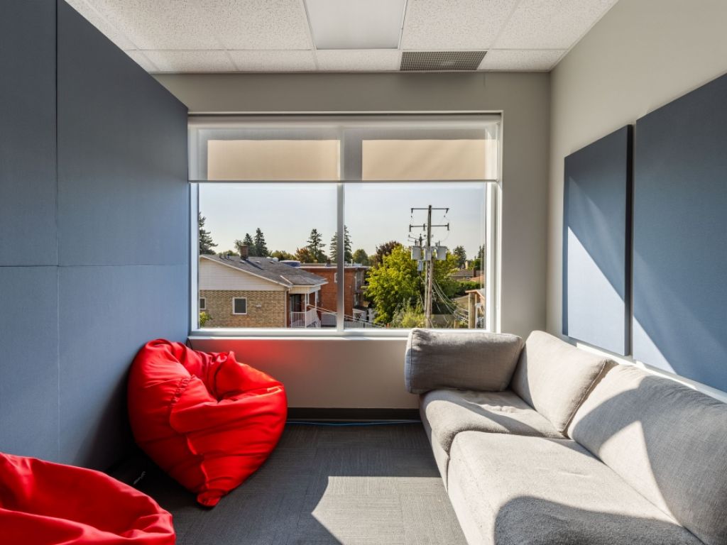 Professional and very bright office