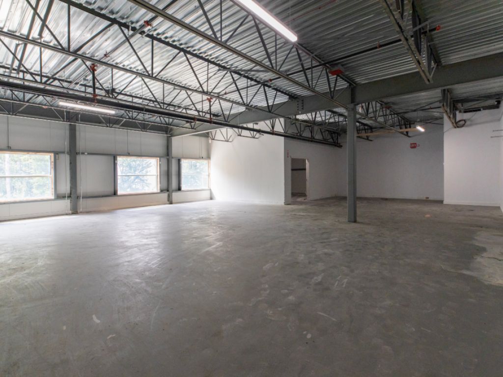 Industrial Space for Rent of 22 560 sq. ft. | | Laval