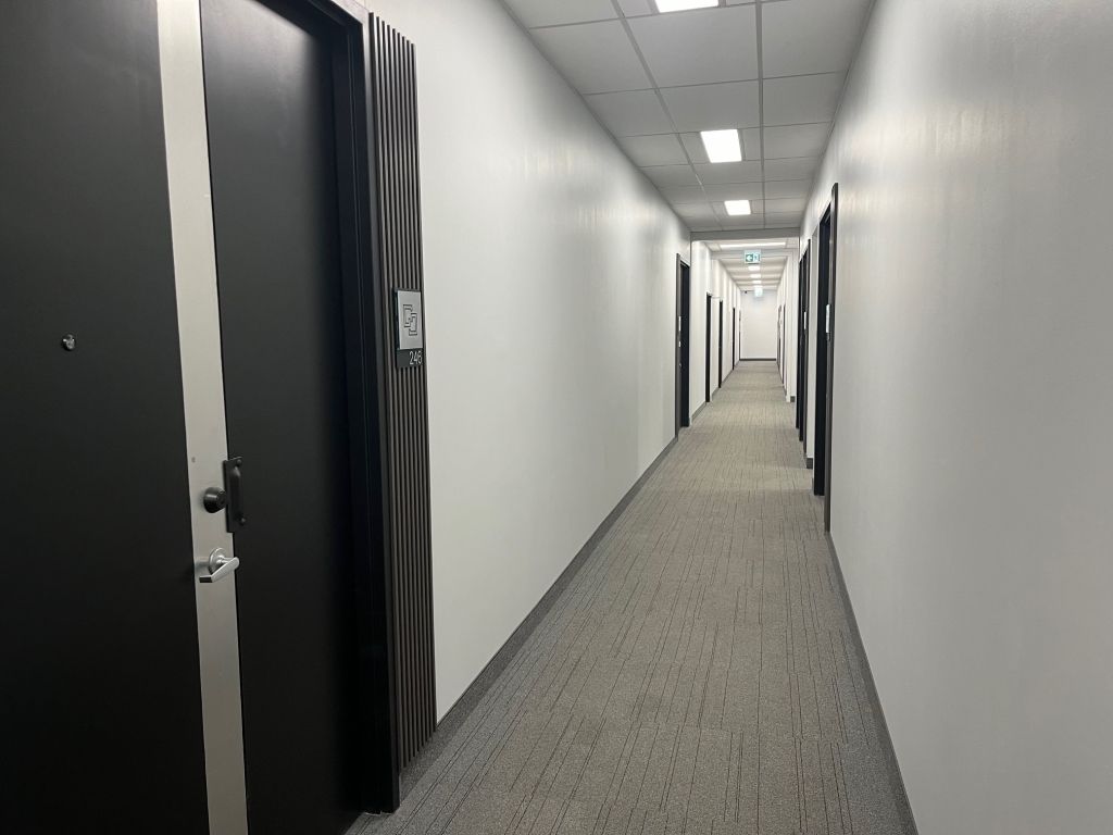 Bureaux de 950 pieds a louer avec 2 bureaux ferm, salle de reception et opportunit d'agrandir au futur