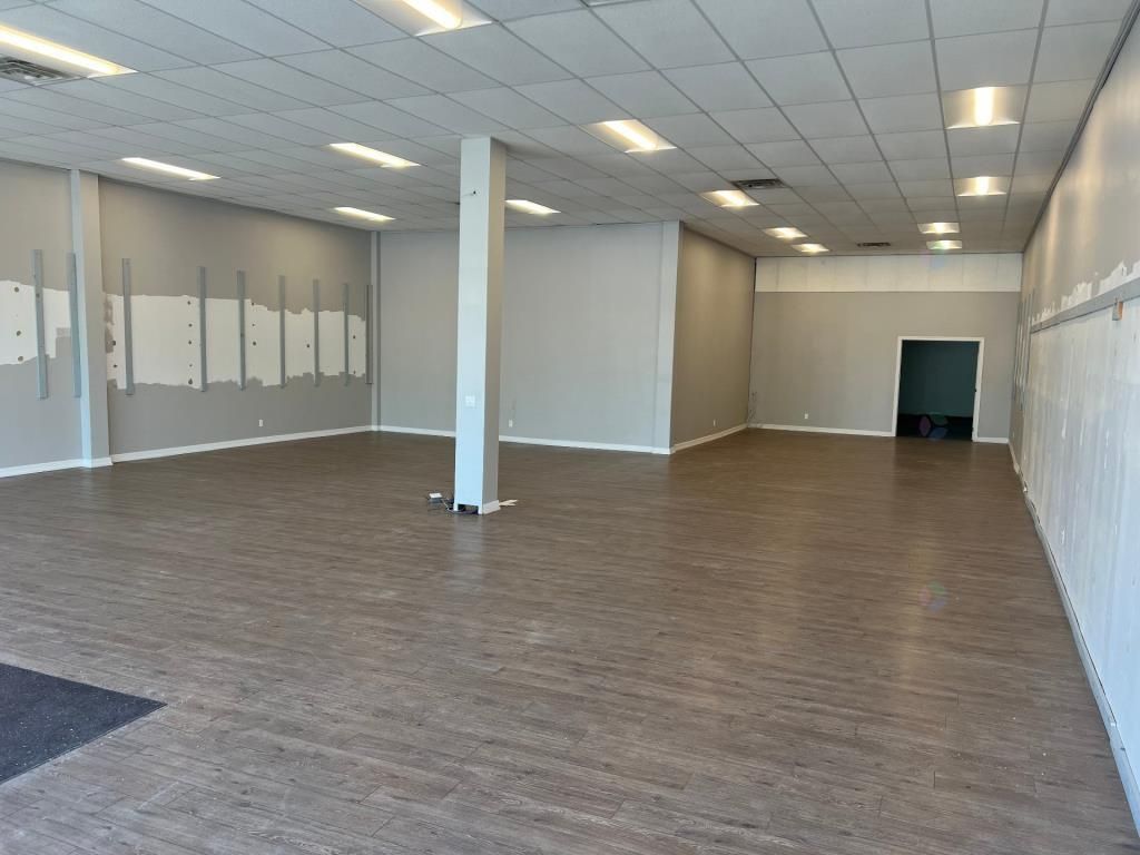 3,400 sqft Prime Location on Jean-Talon East St-Leonard