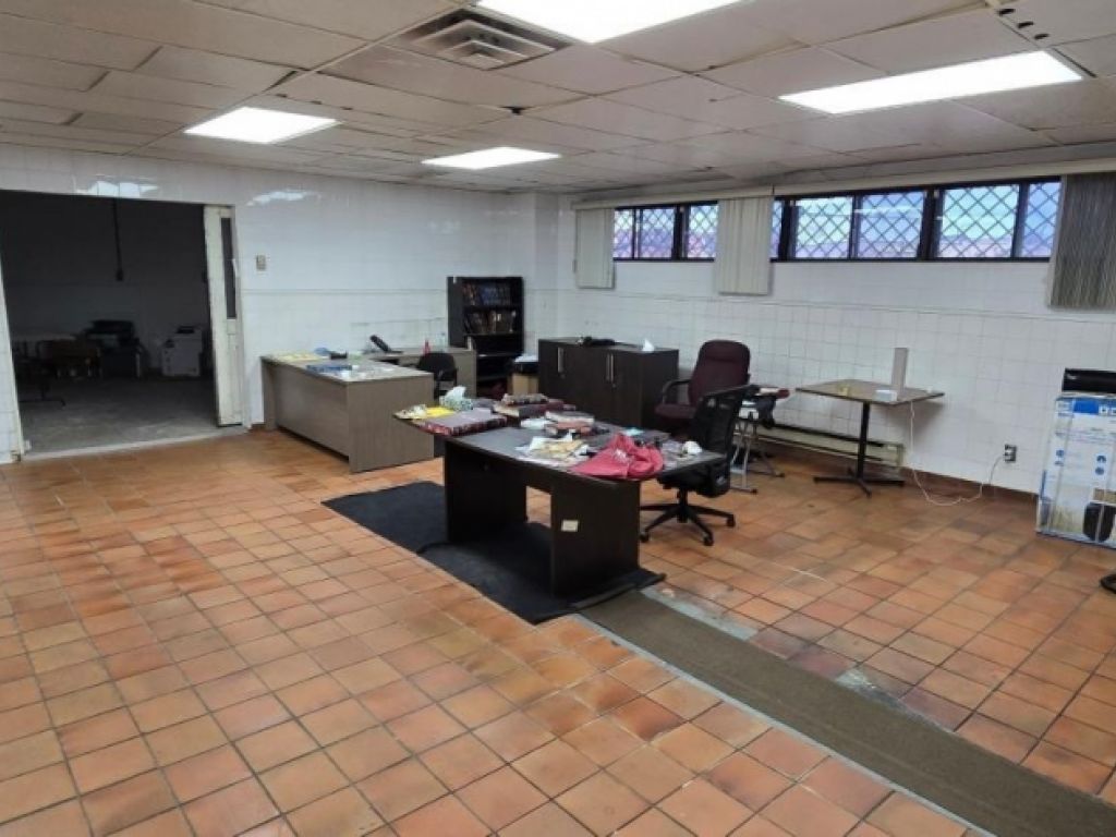 Space(s) for rent - multiple usages 1,350 sq. ft. to 5,150 sq. ft