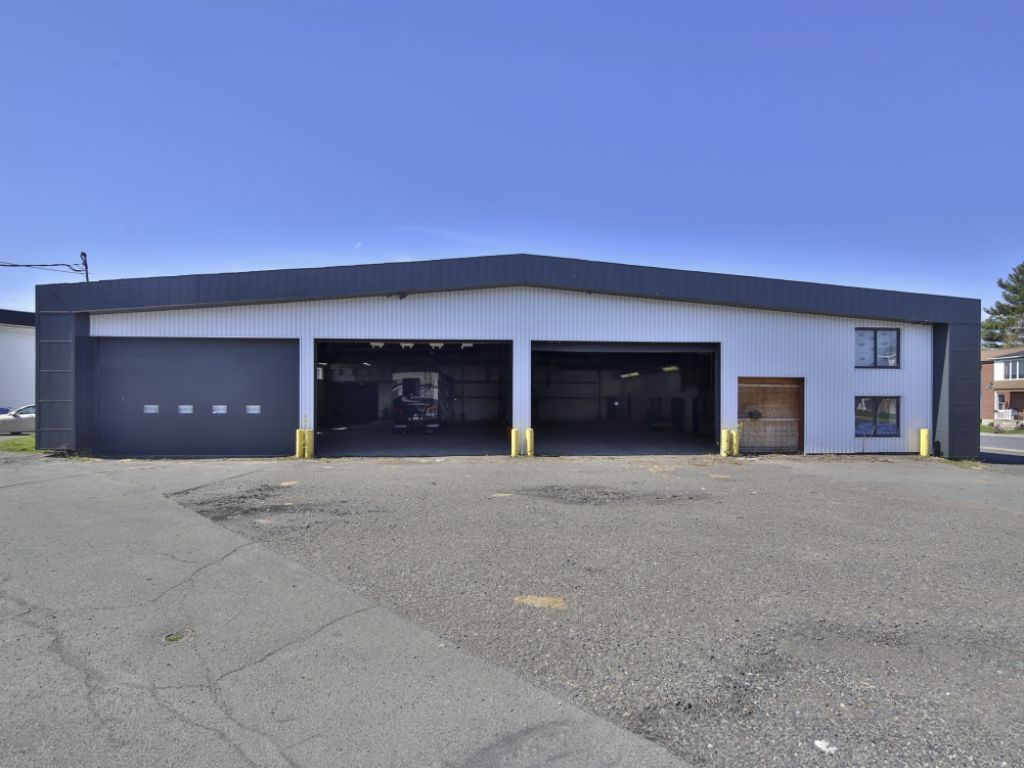 Commercial building FOR SALE